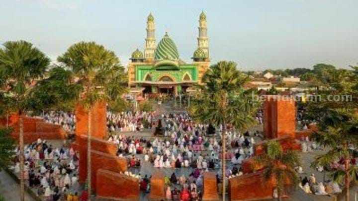 Pelaksanaan sholat Idul Adha 1444 Hijriah di Masjid Agung Al Fattah. [Foto : ist]