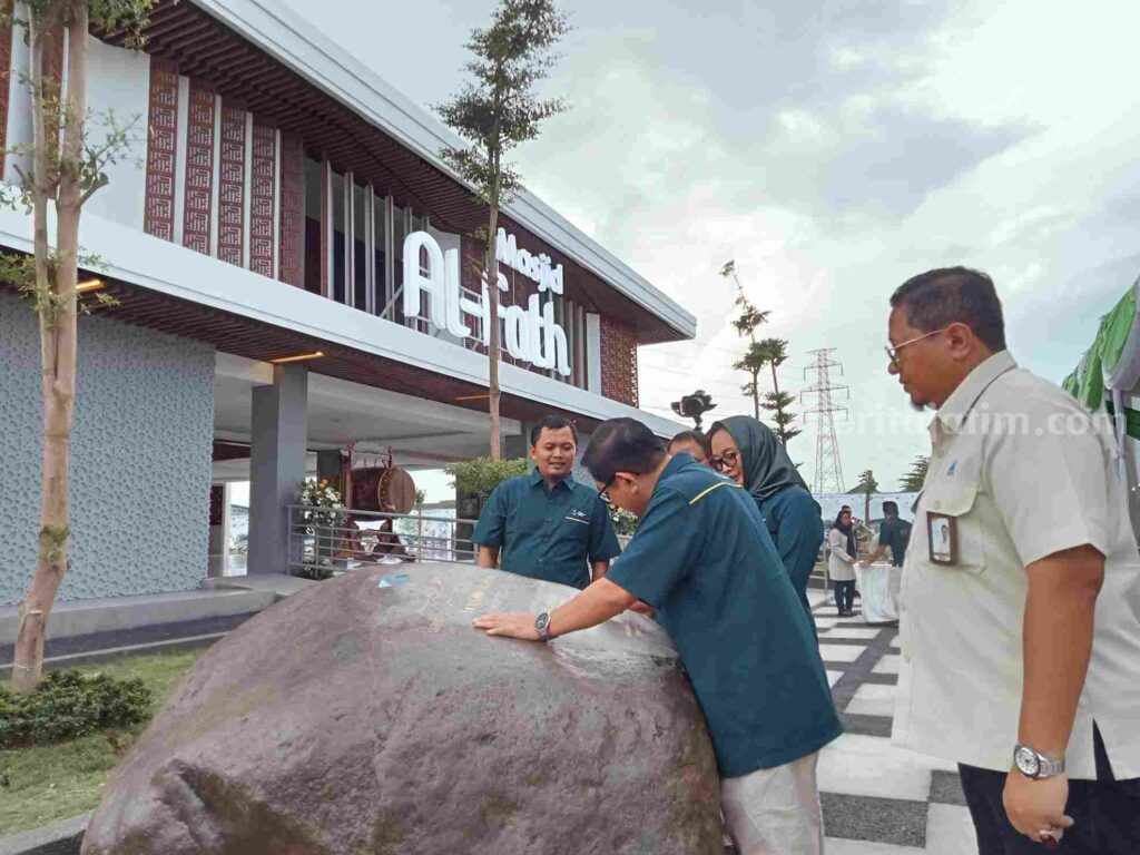 Peresmian Masjid Al-Fath yang pembangunannya memanfaatkan limbah pembakaran batu bara