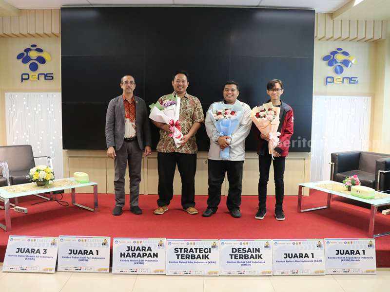 Tim Robot PENS Juara Umum Kontes Robot Indonesia 2023 Penyambutan tim robot di Miniteater Lantai 6 Gedung Pasca Sarjana Terapan PENS