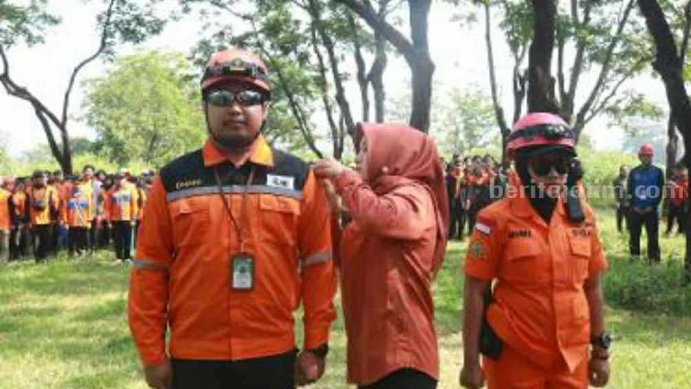 Bupati Mojokerto Ikfina Fahmawati saat membuka Latgab Usar dan navigasi digital di Komplek Kasumi, Desa Kemasantani, Kecamatan Gondang. [Foto : ist]