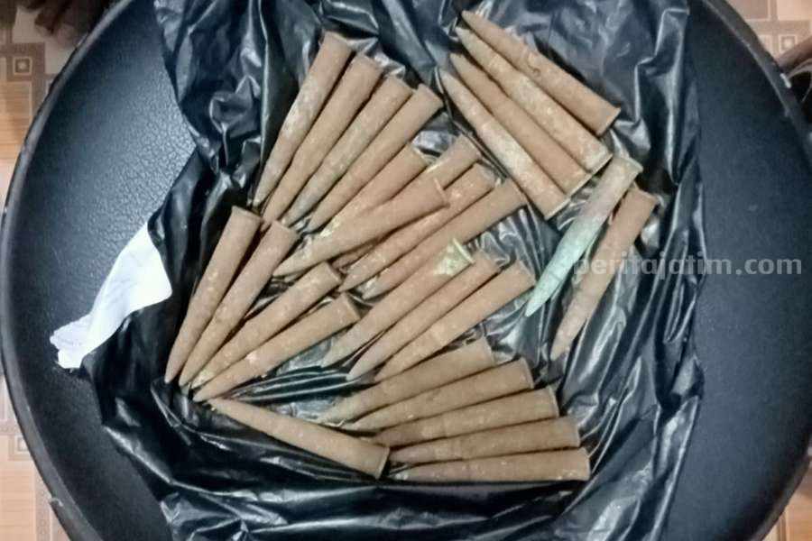 Sejumlah amunisi saat ditemukan oleh Misdin Ariadin (51) warga Kecamatan Lumbang, Kabupaten Pasuruan.