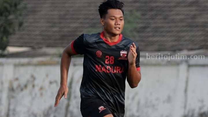 Kartika Vedhayanto Putra berlatih bersama Madura United FC, di MUTG Pamekasan, Senin (5/6/2023).