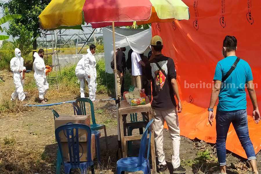 Suasana Ekhumasi korban minuman keras di Bangil Pasuruan.