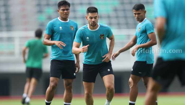 Timnas Indonesia Diminta Disiplin saat Lawan Palestina dan Argentina Timnas Indonesia berlatih di Stadion Gelora Bung Tomo, Surabaya. (Way)