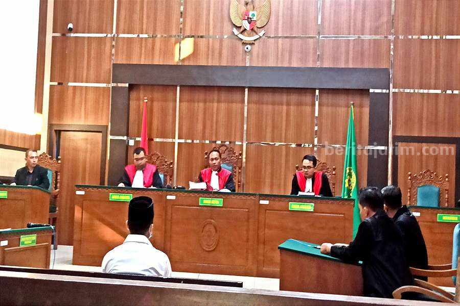 Suasana sidang pengadilan dengan pengadilan MFA. (Foto/Endra Dwiono/Beritajatim.com)