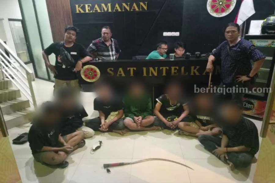 Sejumlah remaja yang diamankan oleh Sat Intelkam Polrestabes Surabaya, Sabtu (10/06/2023). (Foto/ist)