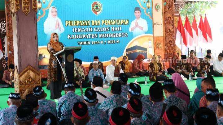 Bupati Mojokerto Ikfina Fahmawati saat pelepasan serta pemantapan di Pendopo GMT, Pemkab Mojokerto. [Foto : ist]
