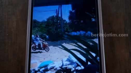 Rekaman pasutri yang mengalami rem blong di turunan Gotekan, Desa Pacet, Kecamatan Pacet, Kabupaten Mojokerto. [Foto : ist]