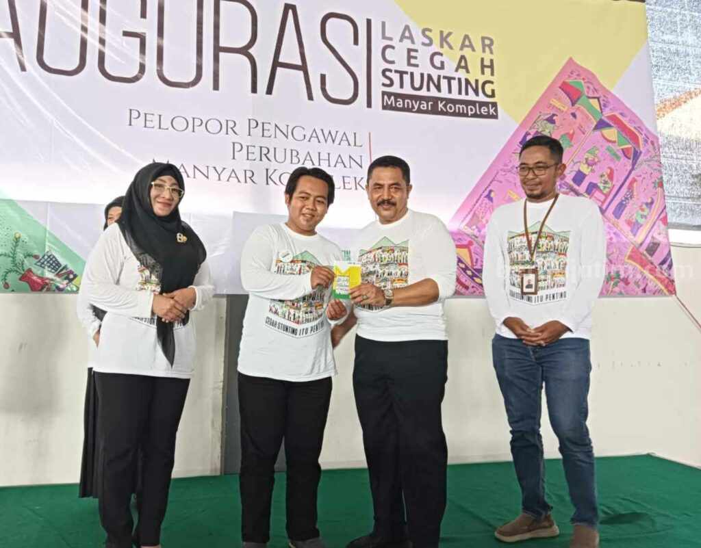 Pengukuhan laskar cegah stunting di kompleks Manyar, Gresik