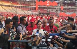 Puan Maharani saat memberikan keterangan pers