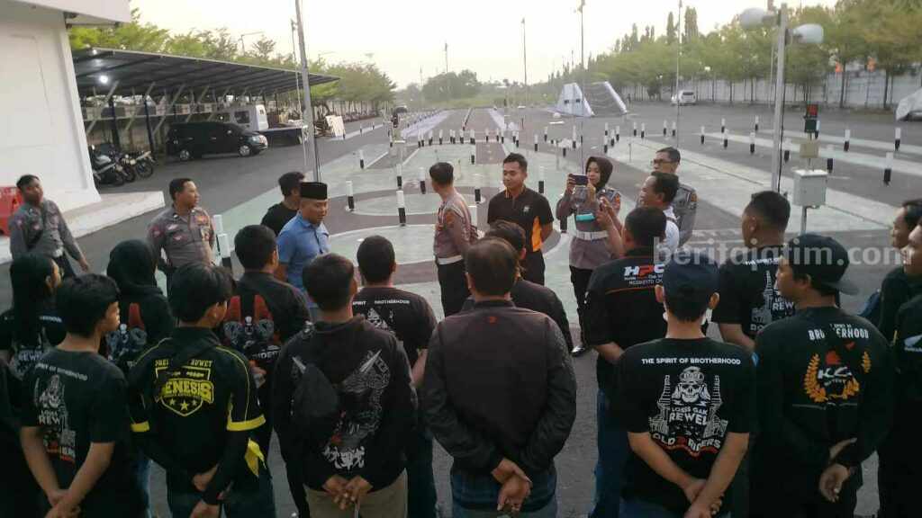 Sosialisasi Safety Riding yang digelar Satlantas Polresta Mojokerto di Satpas Polresta Mojokerto. [Foto : Misti/beritajatim.com]