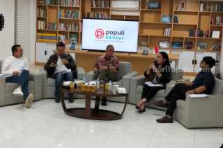 Survei Populi Center Sebut Kepuasan Masyarakat terhadap Presiden Jokowi Meningkat Populi center saat merilis hasil survei