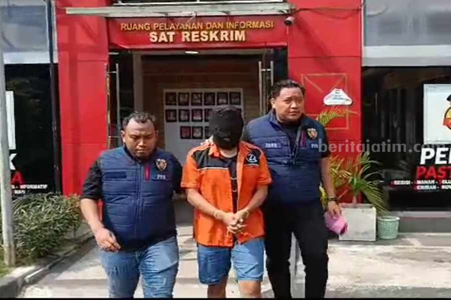 Mahasiswa Jual Pacar untuk Prostitusi, Sehari Layani 5 Pria PH saat dikeler di Polres Pelabuhan Tanjung Perak. (Foto/Anggadia)