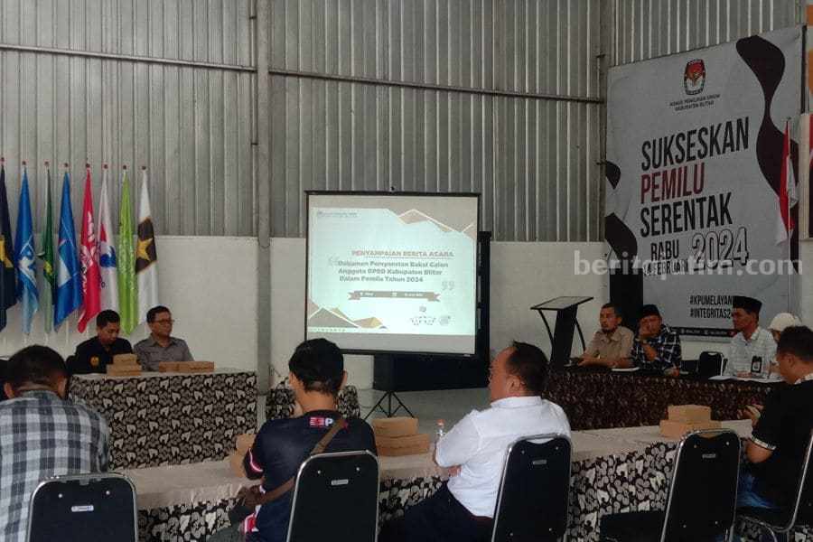 KPU Blitar Temukan 2 Bacaleg Terdaftar di 2 Parpol KPU Blitar vermin