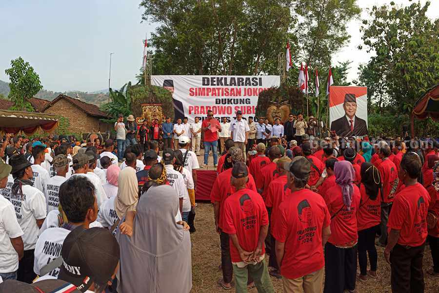 Deklarasi simpatisan Jokowi di Ponorogo untuk dukung Prabowo Subianto maju Pilpres 2024 . (Foto/Endra Dwiono/Beritajatim.com)