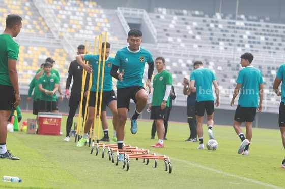 Timnas Indonesia menjalani latihan di Stadion Gelora Bung Tomo (GBT) pada Selasa (6/6/2023) pagi. (Foto: PSSI)