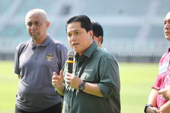 Ketua Umum PSSI melakukan kunjungan ke Stadion Gelora Bung Tomo (GBT) Surabaya pada Selasa (6/6/2023). (Foto: PSSI)