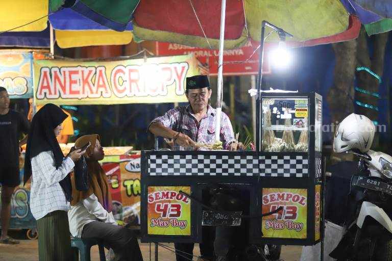 Tak Boleh Lagi Ada Tenda Biru di Alun-alun Jember