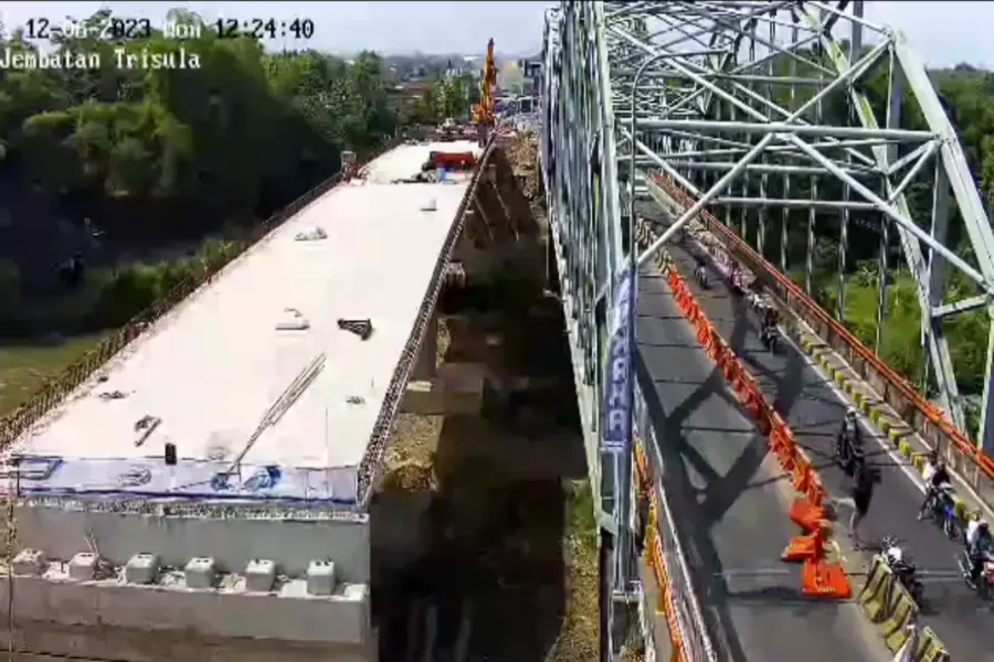 Pembatas Jalan