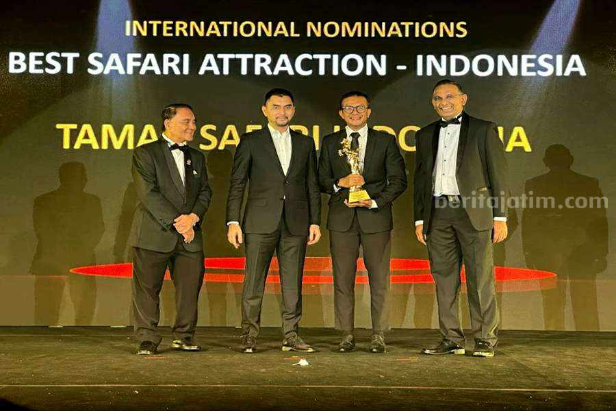 Taman safari Indonesia saat menerima penghargaan MATFA