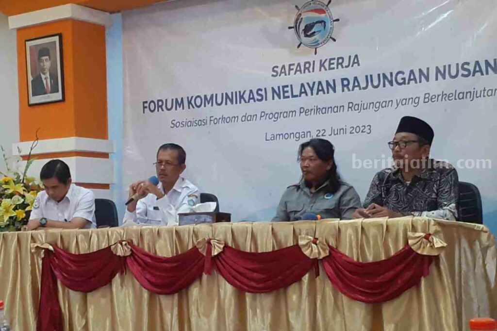 Safari Kerja dan Pengukuhan Pengurus Forkom Nelayan Rajungan Nusantara Lamongan, di Hall Fisherman PPN Brondong.