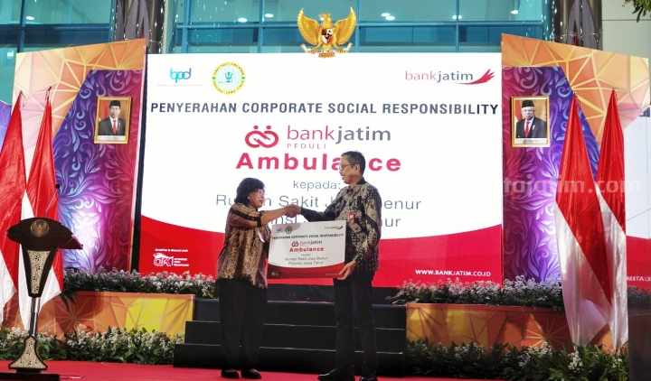 Percepat Layanan Kesehatan, Bank Jatim Serahkan Bantuan CSR Ambulans Kepada RSJ Menur