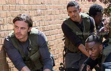 Tangkapan layar film Triple 9. (Sumber foto: IMDb.com)