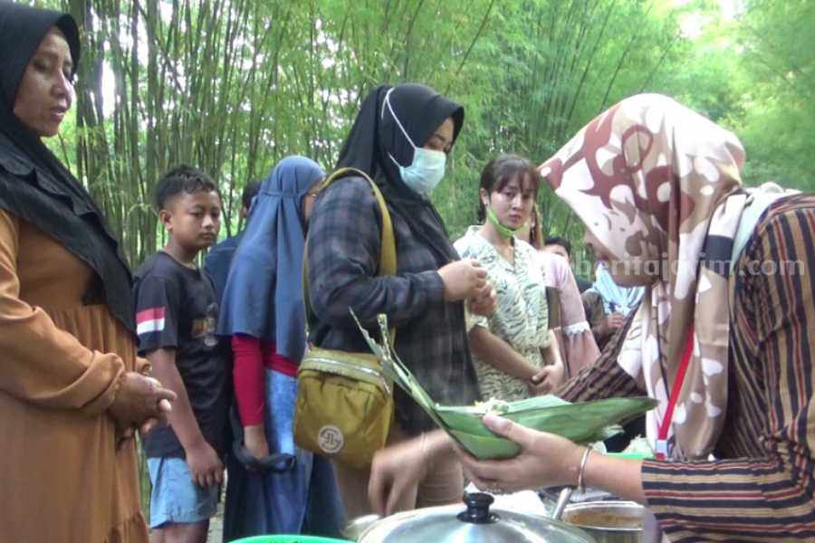 Berburu Kuliner Tempo Dulu di Pasar Djadoel Ahad Legi Ngawi Suasana Pasar Djadoel Ahad Legi di Tawun Ngawi, Minggu (4/6/2023)