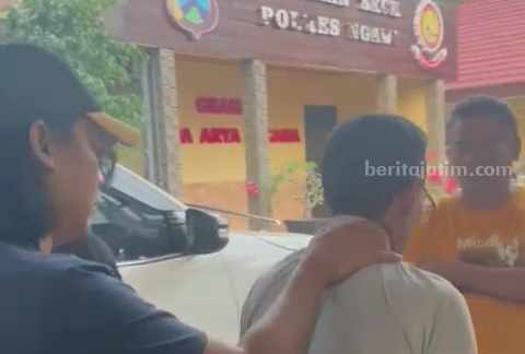 Pelaku pemerkosaan dan persetubuhan pada anak tiri asal Ngrambe, Ngawi saat ditangkap polisi.
