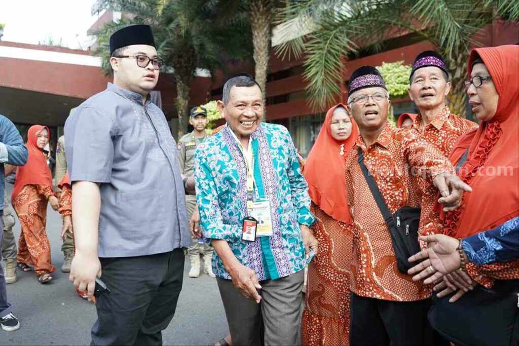 Satu Jemaah Haji Kediri Tertinggal, Mas Dhito Melakukan Ini Jemaah Haji