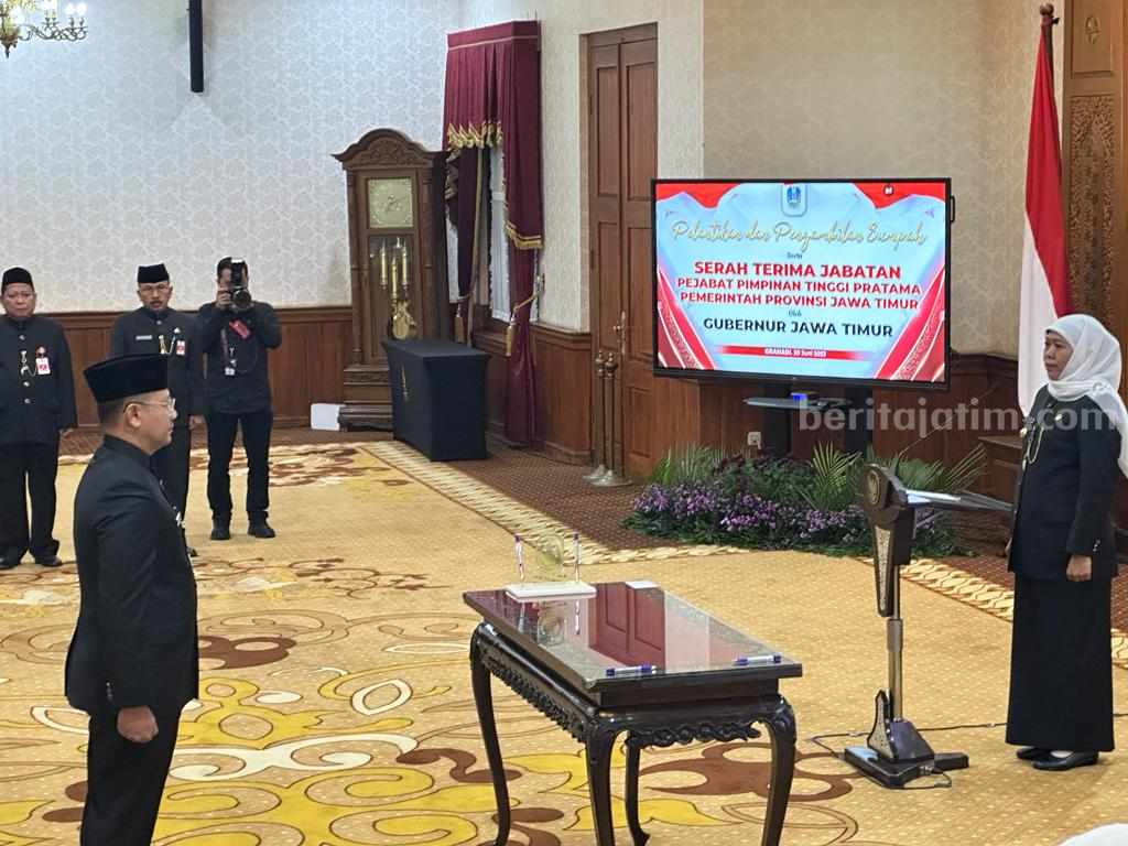 Gubernur Jatim saat melakukan mutasi sejumlah pejabat di Pemprov Jatim.