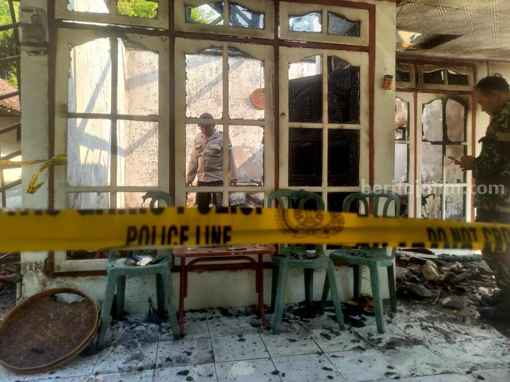 Rumah di Dusun Sucen Desa Ngrandulor Kecamatan Peterongan Kabupaten Jombang yang terbakar hebat, Jumat (30/6/2023)