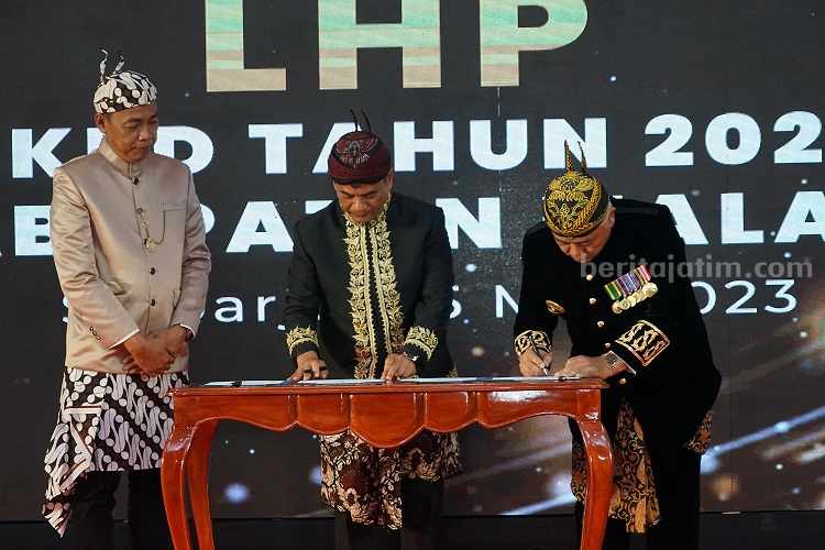 Pemkab Malang menerima LHP WTP dari BPK RI.