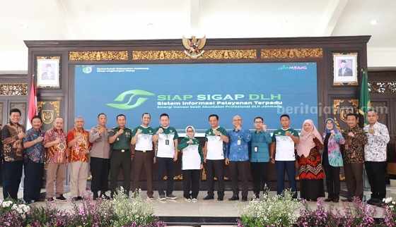 Bupati Jombang Mundjidah Wahab meluncurkan aplikasi 'Siap Sigap' di pendapa setempat, Kamis (15/6/2023)