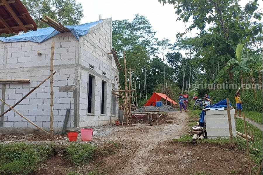 Pemprov Jatim Bangun 50 Huntara Korban Tanah Bergerak Blitar huntara
