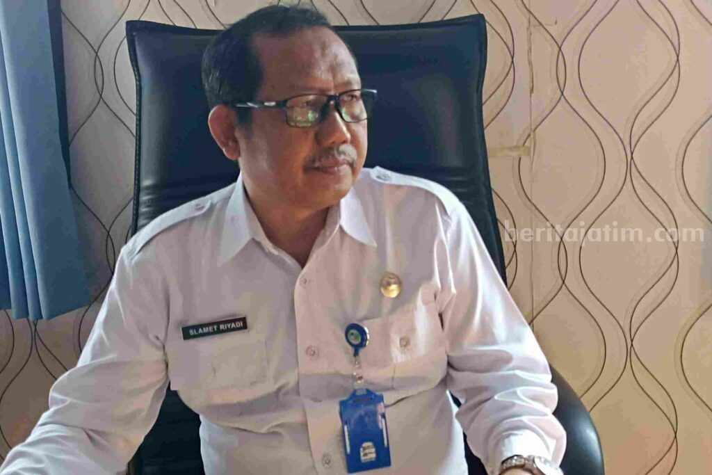 Direktur Perumda Air Minum Tirta Lestari Tuban, Slamet Riyadi. [Foto:Diah Ayu/beritajatim.com]