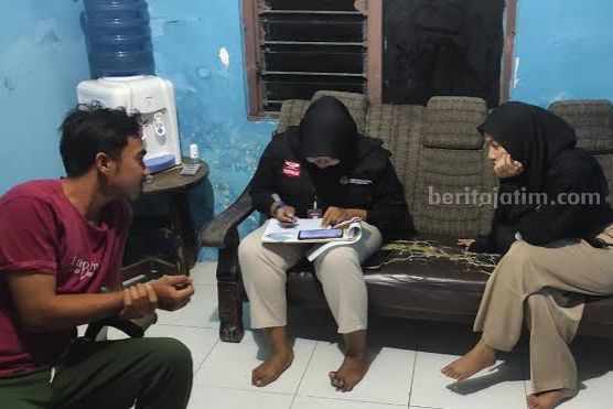 KPU Kota Blitar Temukan 19 Pemilih Miliki NIK Ganda Ada Yang Sama Dengan Trenggalek Hingga Bali Petugas KPU Kota Blitar saat melakukan pendataan