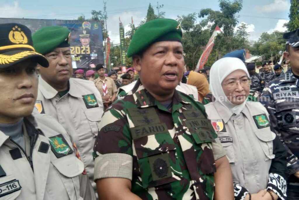 Pemilu 2024, Pangdam V Brawijaya Ingatkan Anggotanya 3 Hal Penting Tak Boleh Dilanggar Pangdam V Brawijaya saat penutupan TMMD di Sumenep (foto : Temmy/ beritajatim.com)