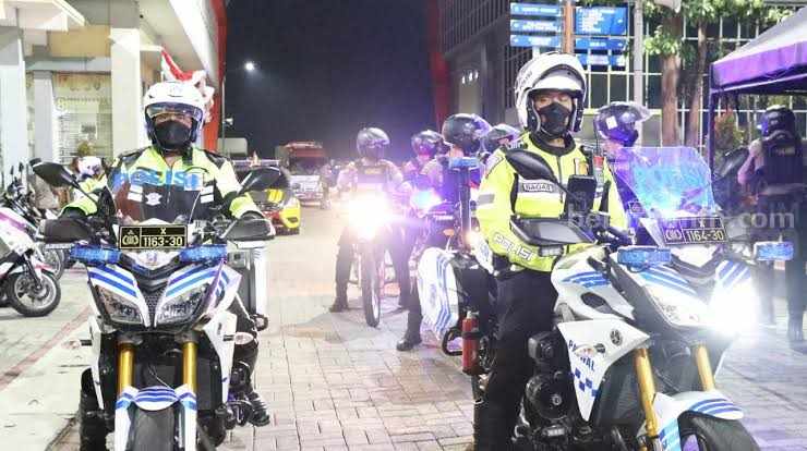 Polisi Gresik menggelar patroli skala besar