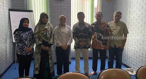 ISMI Jatim Sinergi dengan GWI untuk Gerakkan Wakaf Produktif Pengurus ISMI Jatim bersama Ketua Gerakan Wakaf Indonesia (GWI)