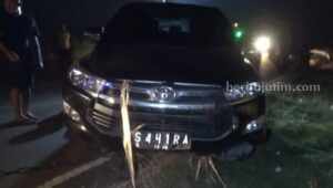 Mobil Innova berhasil dievakuasi dari kebun tebu