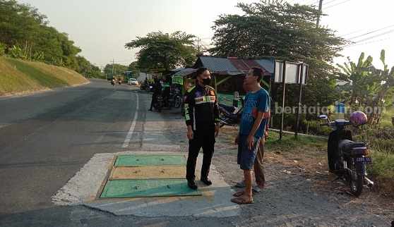 Lokasi kecelakaan karambol di Jl Raya Desa Daditunggal Kecamatan Ploso Jombang, Selasa (27/6/2023)