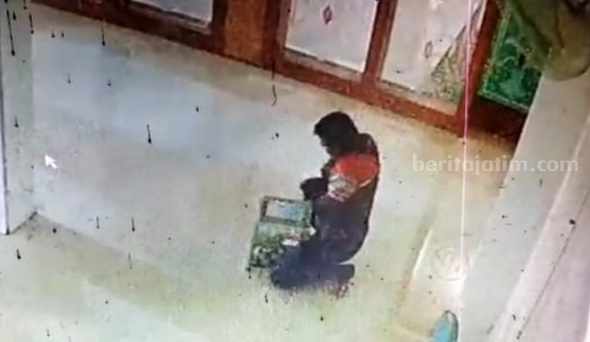 Pencuri Kotak Amal di Jombang Terekam CCTV, Pelaku Berjaket Merah Hitam