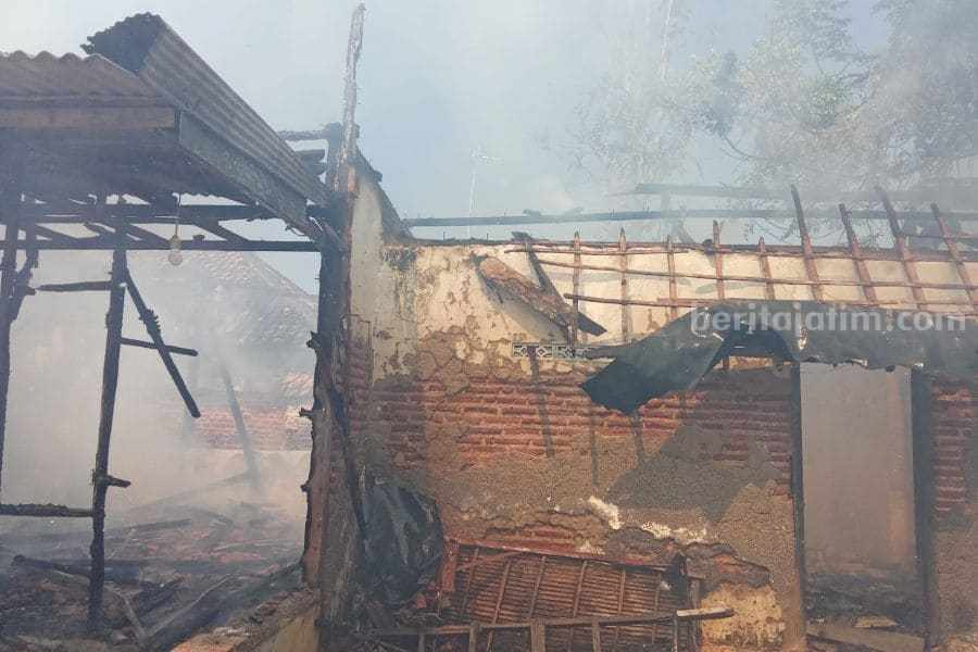 rumah terbakar