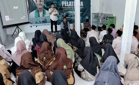 SDG Jatim memberikan pelatihan fotografi dan videografi di pesantren Tuban
