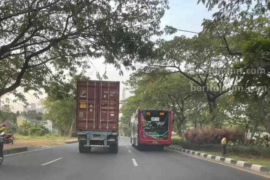 trans semanggi