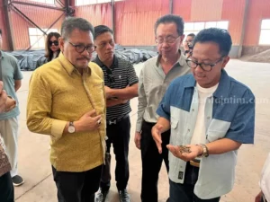 Wali Kota Malang, Sutiaji melakukan kunjungan ke Pengolahan Sampah dengan Alih Teknologi yang Terbarukan di Tiongkok.