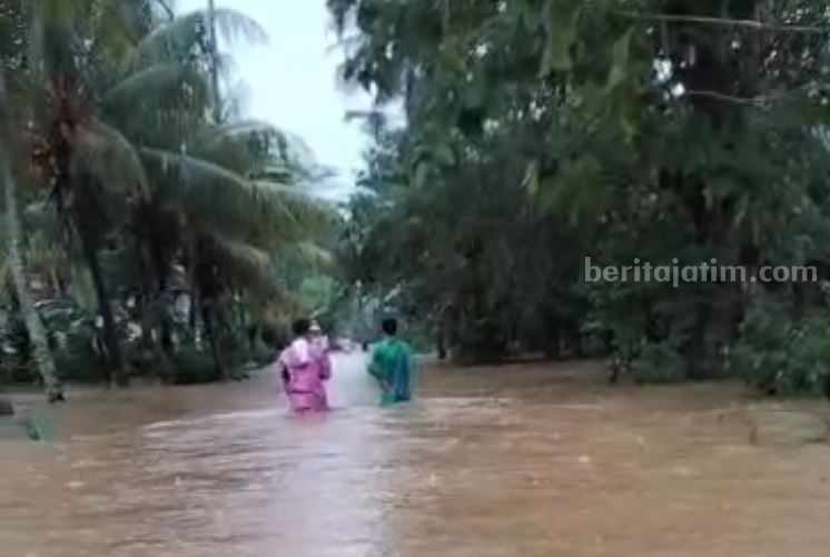 Hujan Deras, Banjir Landa Wilayah Malang Selatan Banjir yang melanda wilayah Malang Selatan akibat hujan deras.