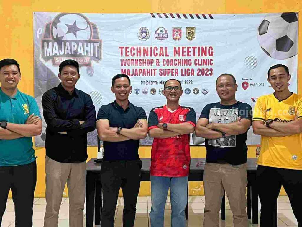 Tim MSL usai menggelar technical meeting di salah satu rumah makan di Mojokerto beberapa waktu. [Foto : ist]