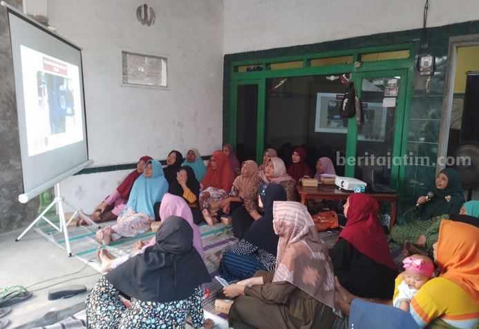 Dosen Tim Pengabdian Masyarakat Umsida (Universitas Muhammadiyah Sidoarjo) di Desa Durung Banjar Kecamatan Candi Kabupaten Sidoarjo.